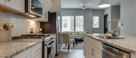 Condo, Multiple Beds, Kitchen | Private kitchen | Fridge, microwave, oven, stovetop