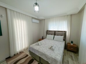 4 bedrooms, desk, iron/ironing board, free WiFi