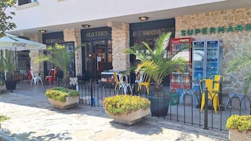 Coffee shop