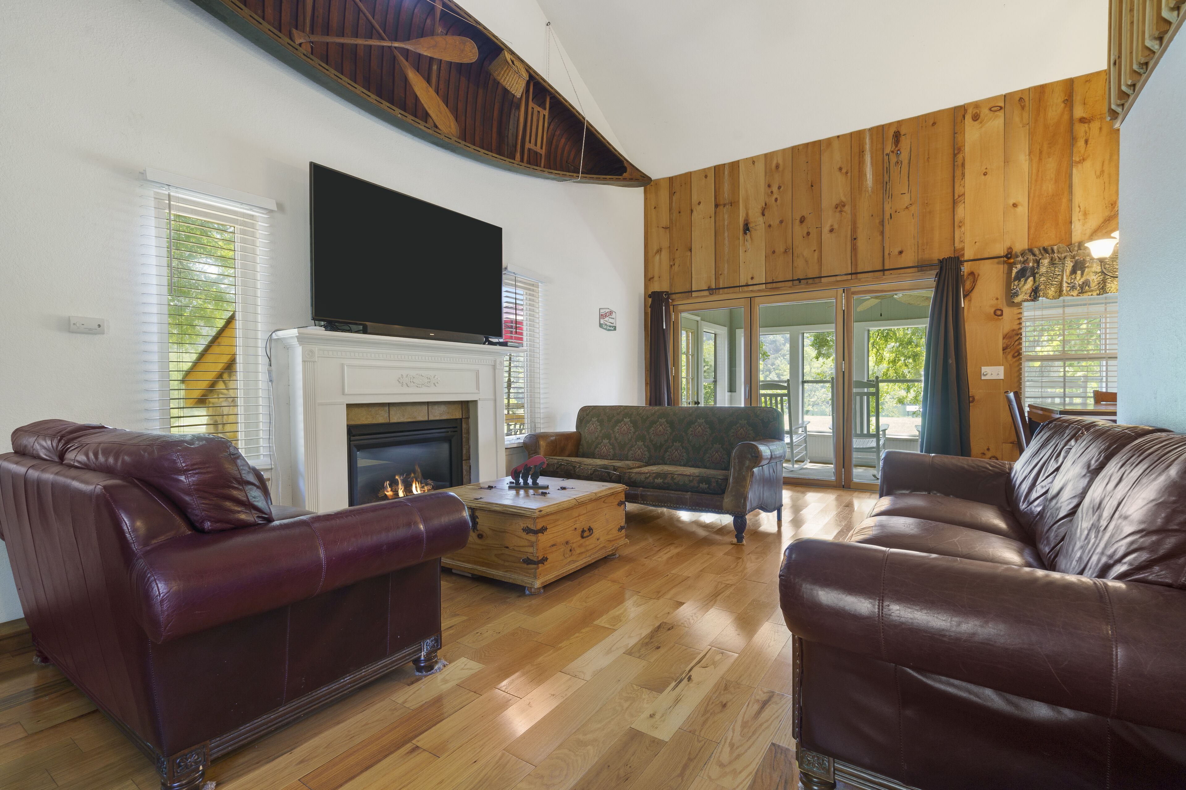 公寓客房, 多張床, 庭院 | 客廳 | 40-吋電視、數位頻道、壁爐