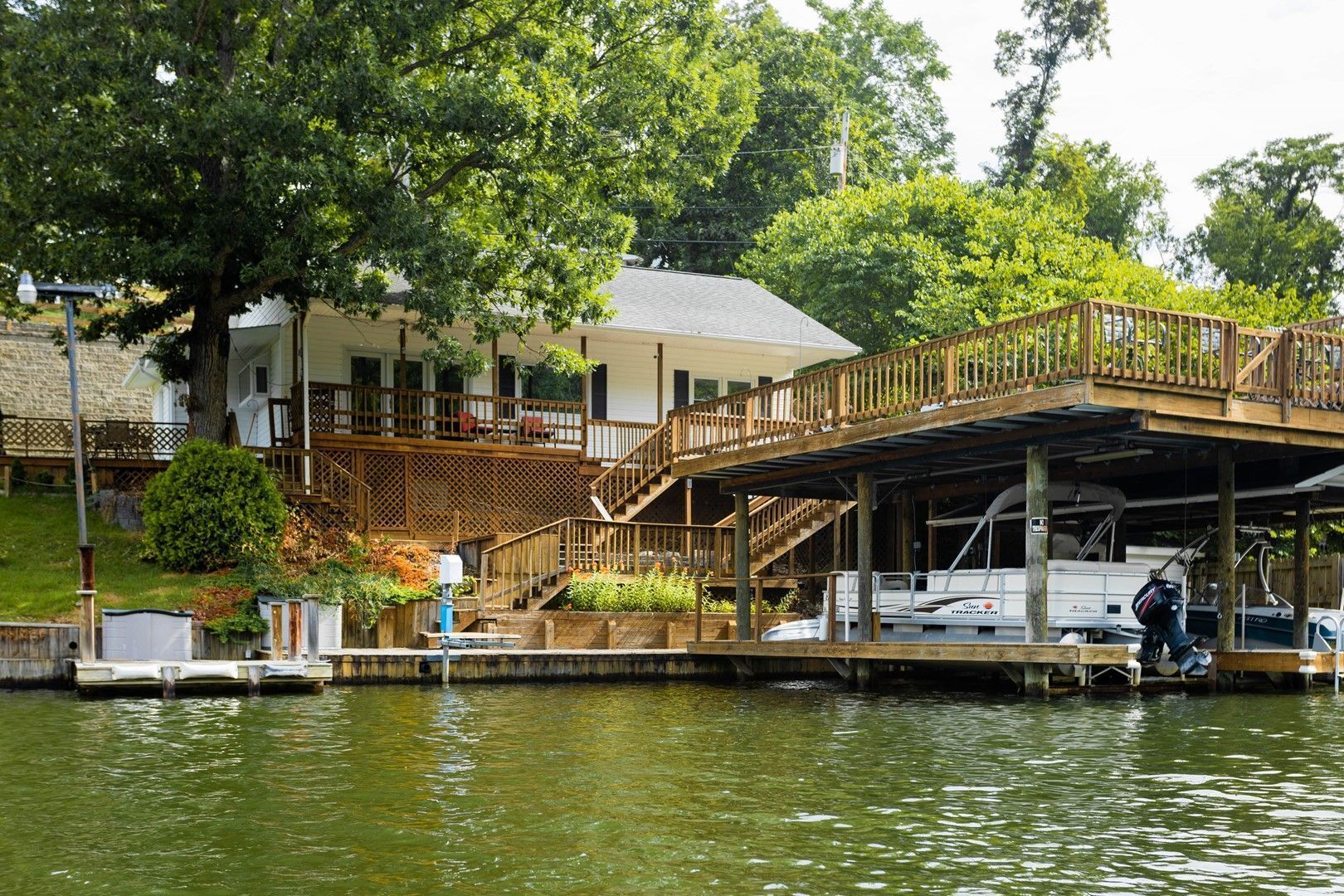Waterfront/Sunset Views/Amazing Dock on Claytor! 3BS6