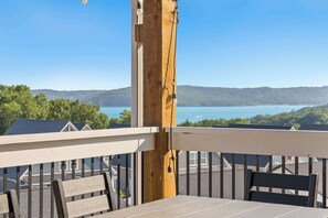 Hus, flere senger, terrasse, fjellutsikt (Ingallview at Branson Cove) | Utendørsservering