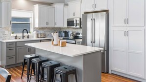 Private kitchen - Ingallview at Branson Cove - Indoor Pool (Hollister)