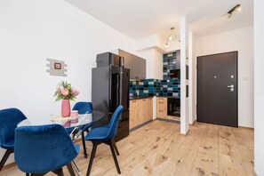 Dining - Stylish Apartment in Krakow | Balcony and Workspace (Kraków)