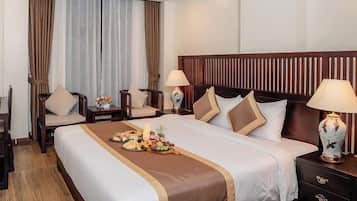 Deluxe vierpersoonskamer | Een kluis op de kamer, individueel gedecoreerd, individueel gemeubileerd