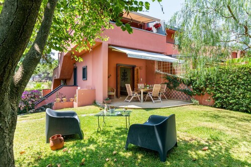 GuestHost - Naxos Seaside Apt with Gardens, Parking and Pool