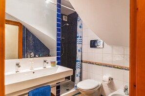 Ducha, secador de pelo y bidé