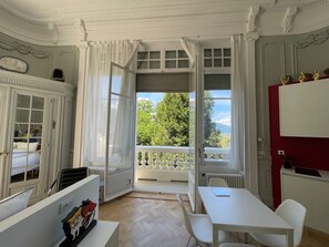 1 slaapkamer, een strijkplank/strijkijzer, wifi, beddengoed
