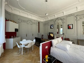 1 chambre, fer et planche à repasser, Wi-Fi, draps fournis