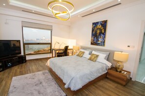 4 Schlafzimmer, Schreibtisch, Bügeleisen/Bügelbrett, Reisekinderbett
