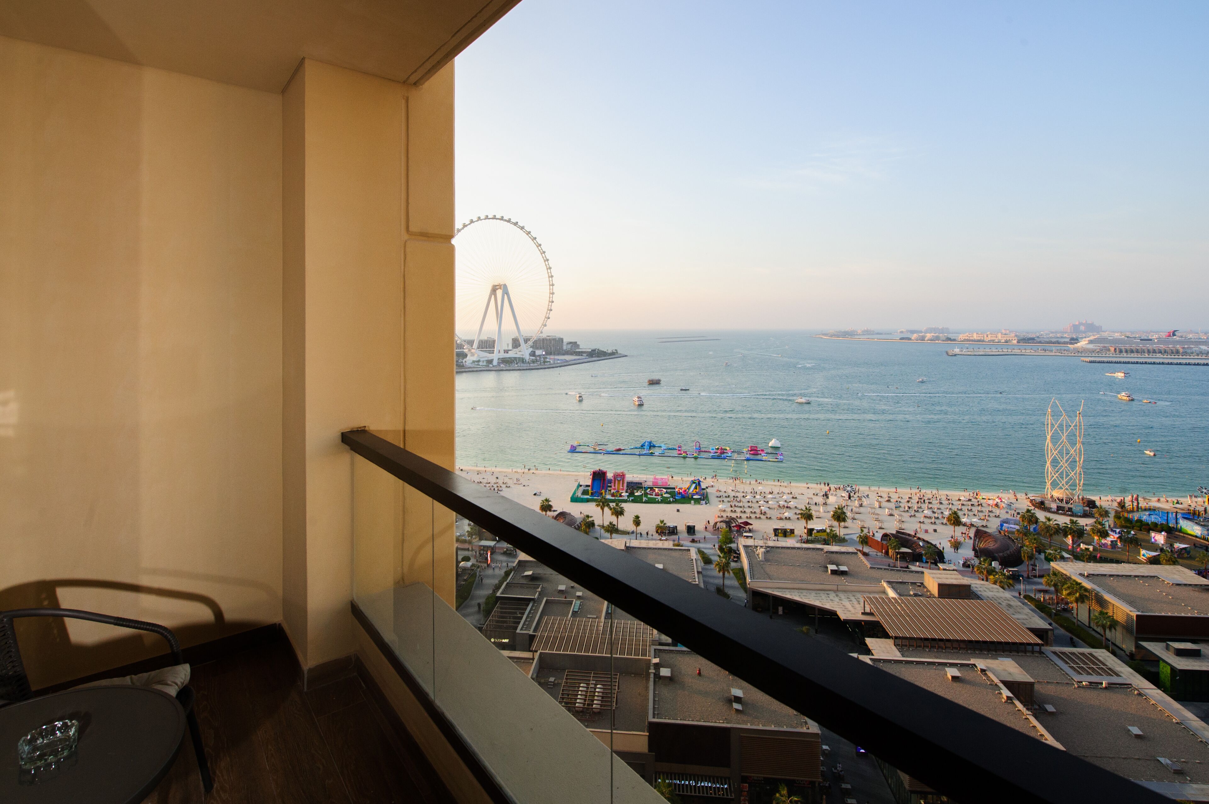 المنطقة المحيطة بالمنشأة