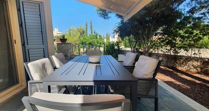 Phaedrus Living: Amorosa 13 Beachside Villa
