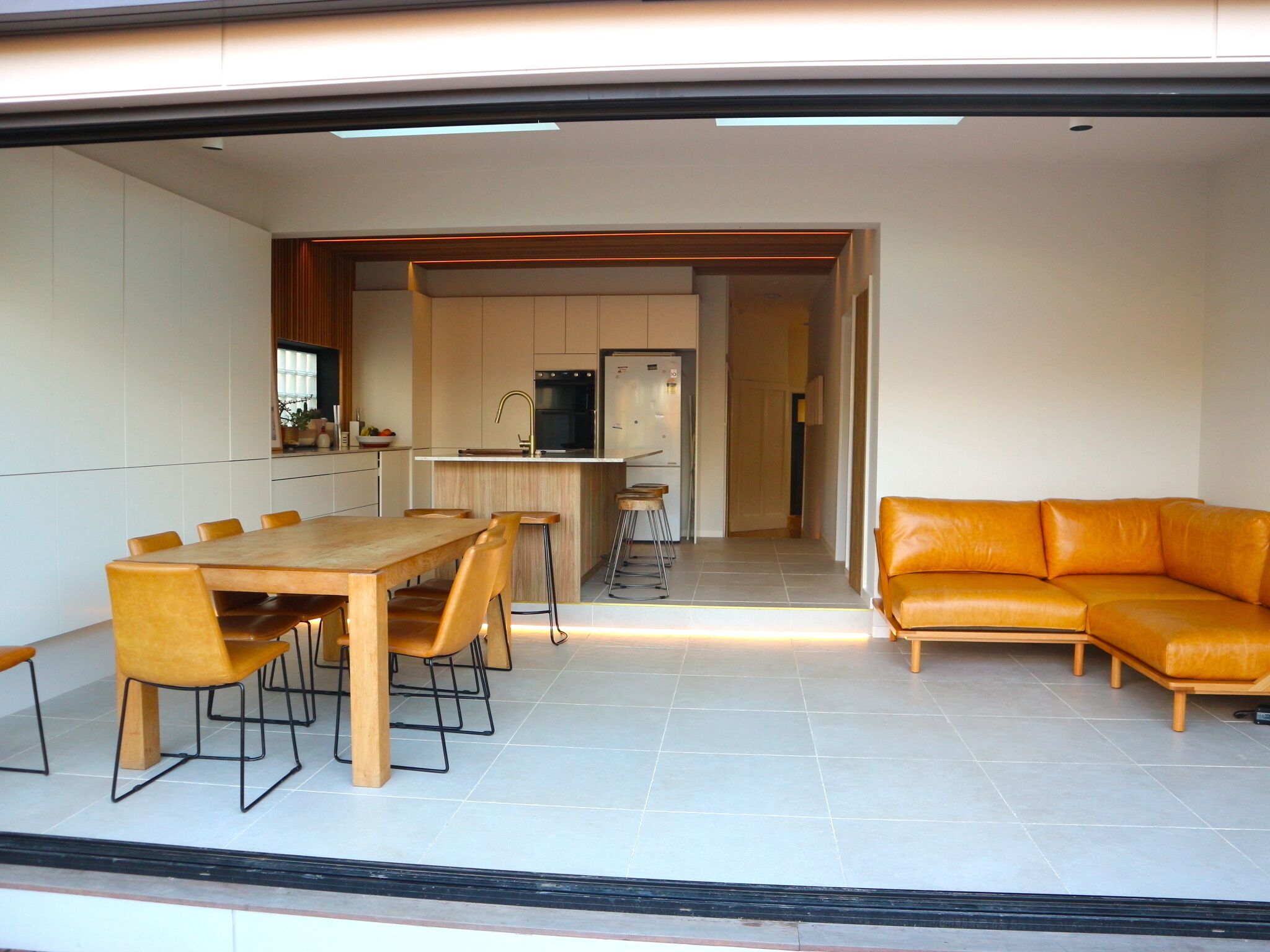 Sun drenched family home near beach w/ hot tub, gym and cinema