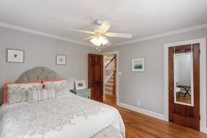 4 bedrooms, desk, iron/ironing board, travel cot