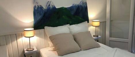 2 bedrooms, iron/ironing board, travel crib, free WiFi