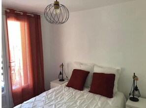 2 bedrooms, iron/ironing board, travel crib, free WiFi - Gîte "malgré Tout" (AYDIUS)