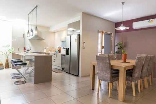 Stylish Retreat Steps from Geelong Waterfront