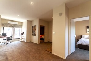 3 sovrum, skrivbord, strykjärn/strykbräda och wi-fi