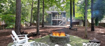 Modern 3-Bed Raleigh Home, Minutes to NCSU & Downtown, Large Backyard + Firepit