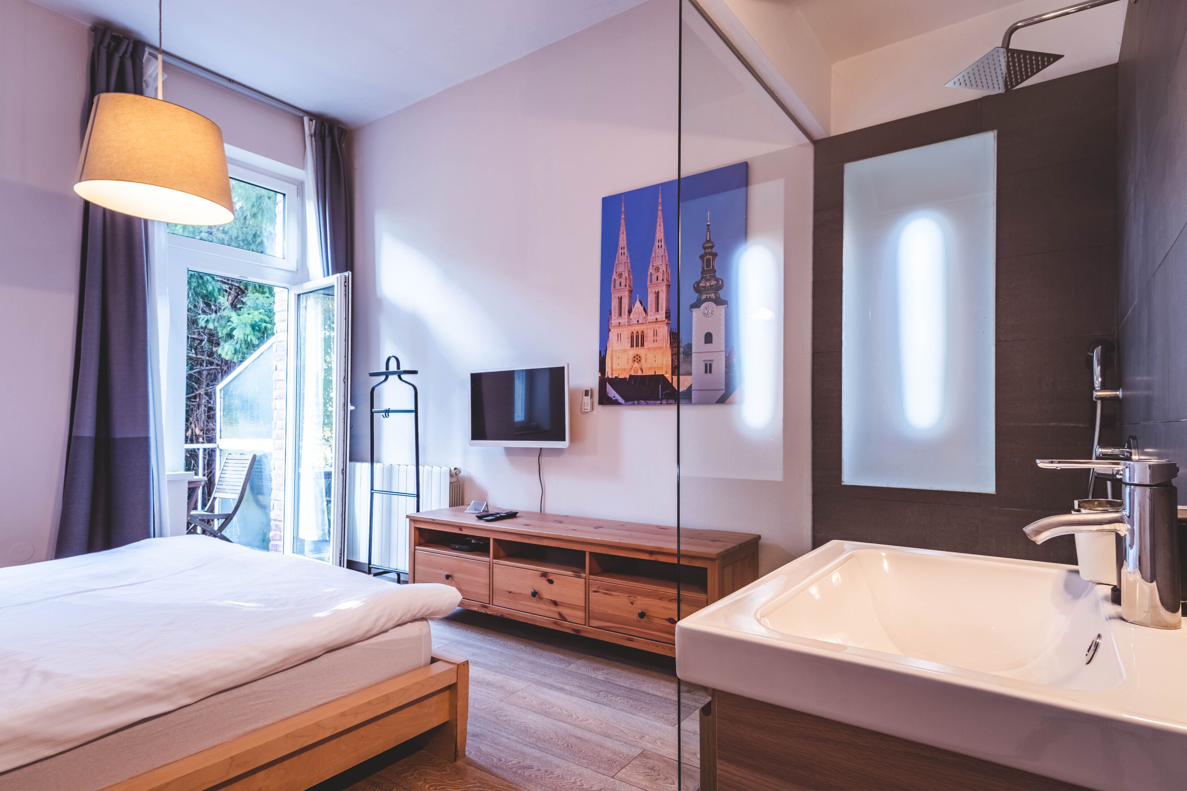 3 habitaciones, tabla de planchar con plancha y wifi gratis 