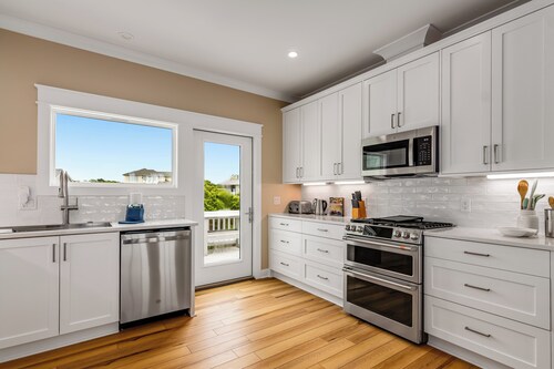 Perfect views of South Beach and Sunsets on Bald Head Island! Recently renovated!