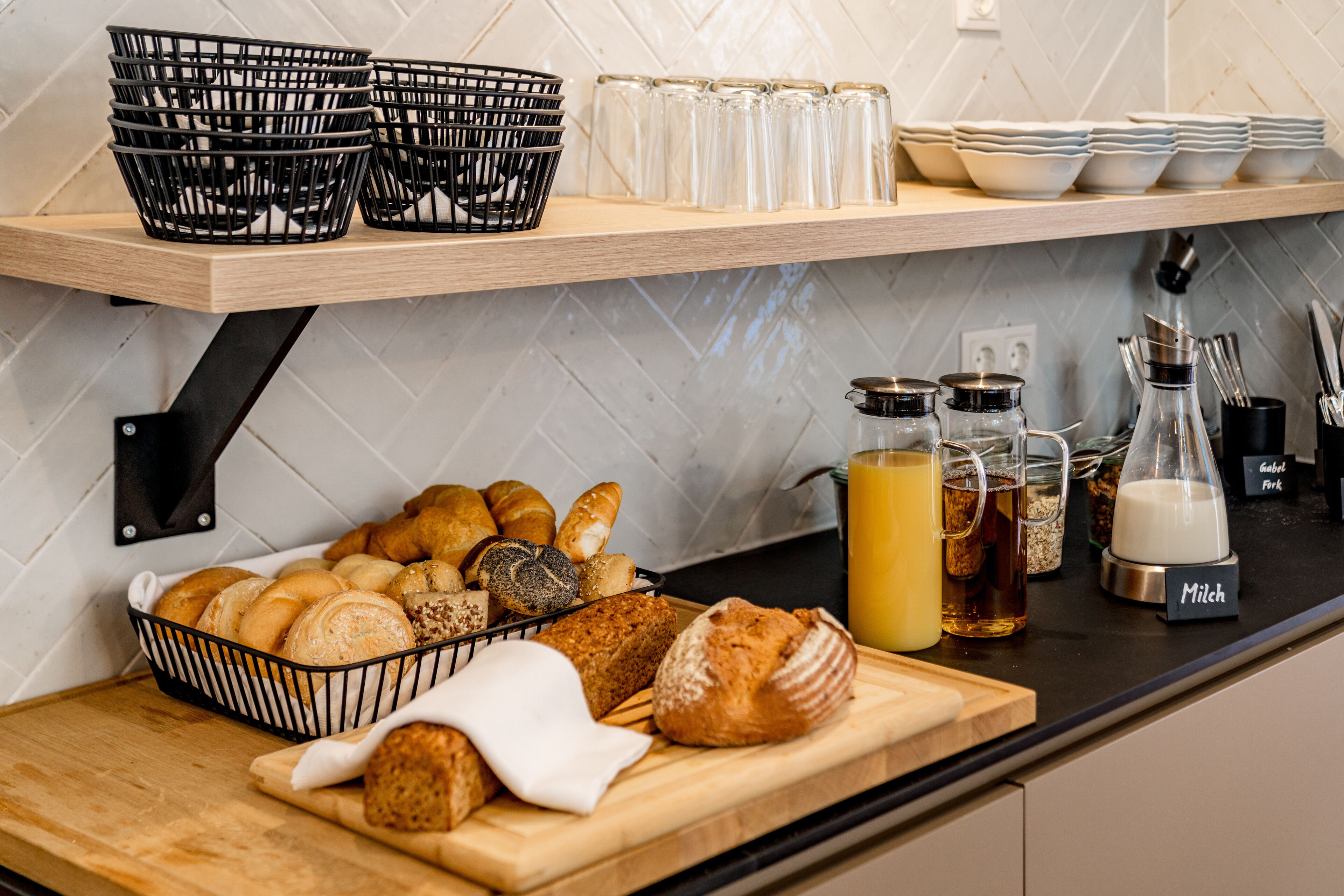 Se ofrece un desayuno bufé (18 EUR por persona)