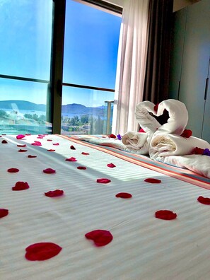 Premium bedding, in-room safe, desk, blackout drapes - Lodos Suites & Residence (Bodrum)