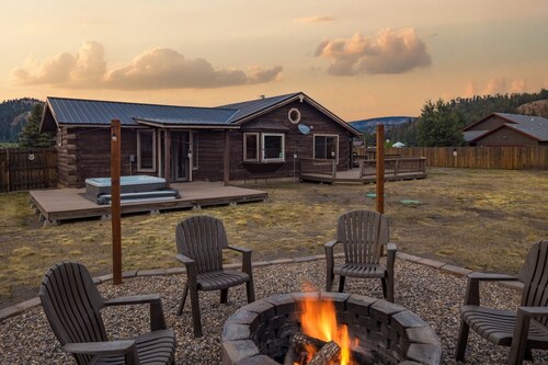 Close to Wolf Creek Ski Area/Private Hot Tub/ATVs Welcome/Firepit