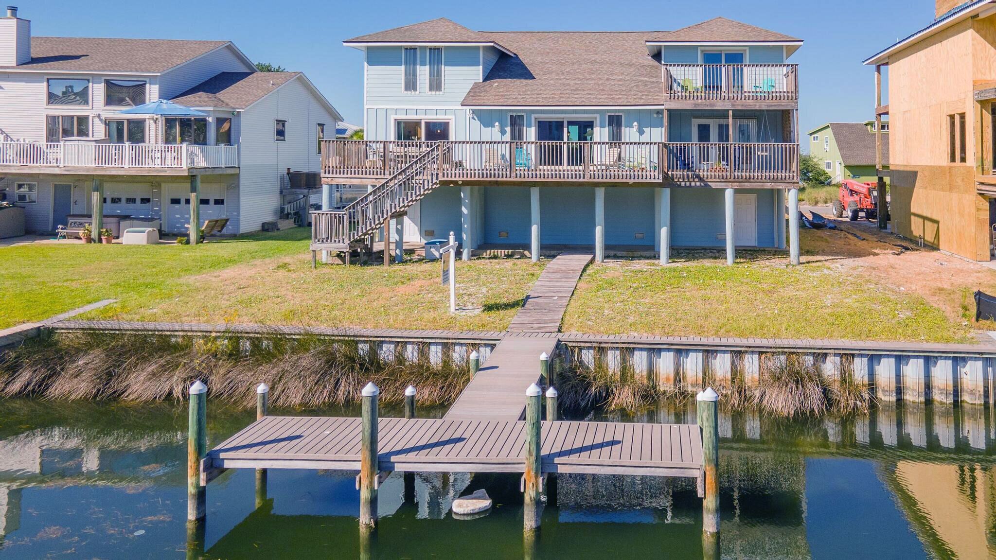 Boater's Paradise! Great 4 Bdr, 3.5 Bath Home located on Lafitte Cove Canal!