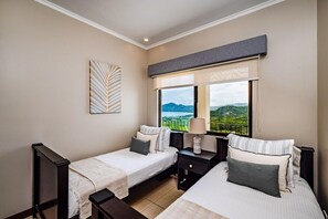 3 bedrooms, travel cot, WiFi, bed sheets