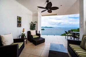 Outdoor dining - Ocean-Views, Infinity Pools & Private Veranda (Playa Flamingo)