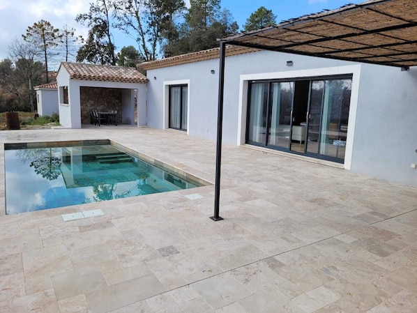 Outdoor pool, a heated pool