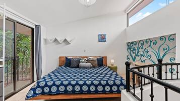 2 bedrooms, desk, iron/ironing board, WiFi