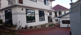 Heaven's woodland home, Cozy 4 BR Marangu kilimanjaro, mt view, Wi-Fi, parking