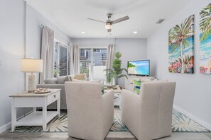 Dining - 171 A Heated Pool Oasis: Beach Access & Pet-Friendly (Fort Myers Beach)