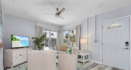 171 B Cozy Beachside Retreat: Pool, Modern Decor & More