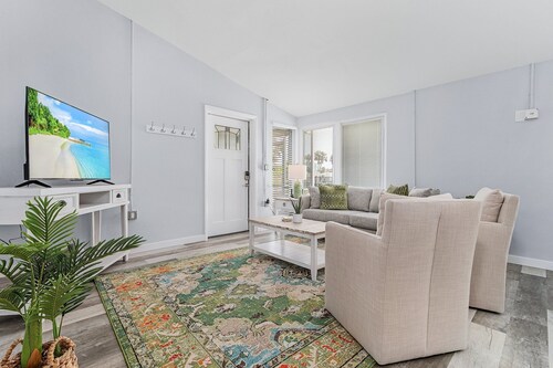 171 C Stylish Villa w/ Pool, Beach Access & Pet-Friendly
