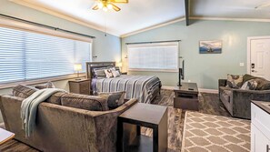 Desk, iron/ironing board, WiFi, bed sheets - Blue Harbor Cozy, Well-Equipped Studio Remodel (Port Angeles)
