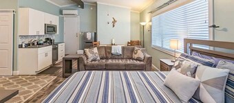 Blue Harbor Cozy, Well-Equipped Studio Remodel