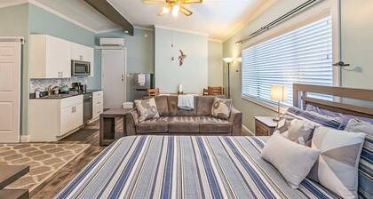 Blue Harbor Cozy, Well-Equipped Studio Remodel