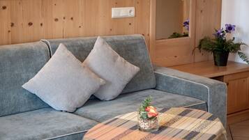 Een televisie en een tafeltennistafel