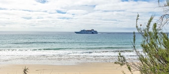 Vakantiehuis 'Casa da Praia' dichtbij het strand met privé terras & Wi-Fi