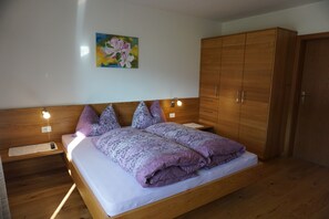 3 bedrooms, free WiFi, bed sheets - Apartment "Apple Blossom" with large balcony (Silandro)