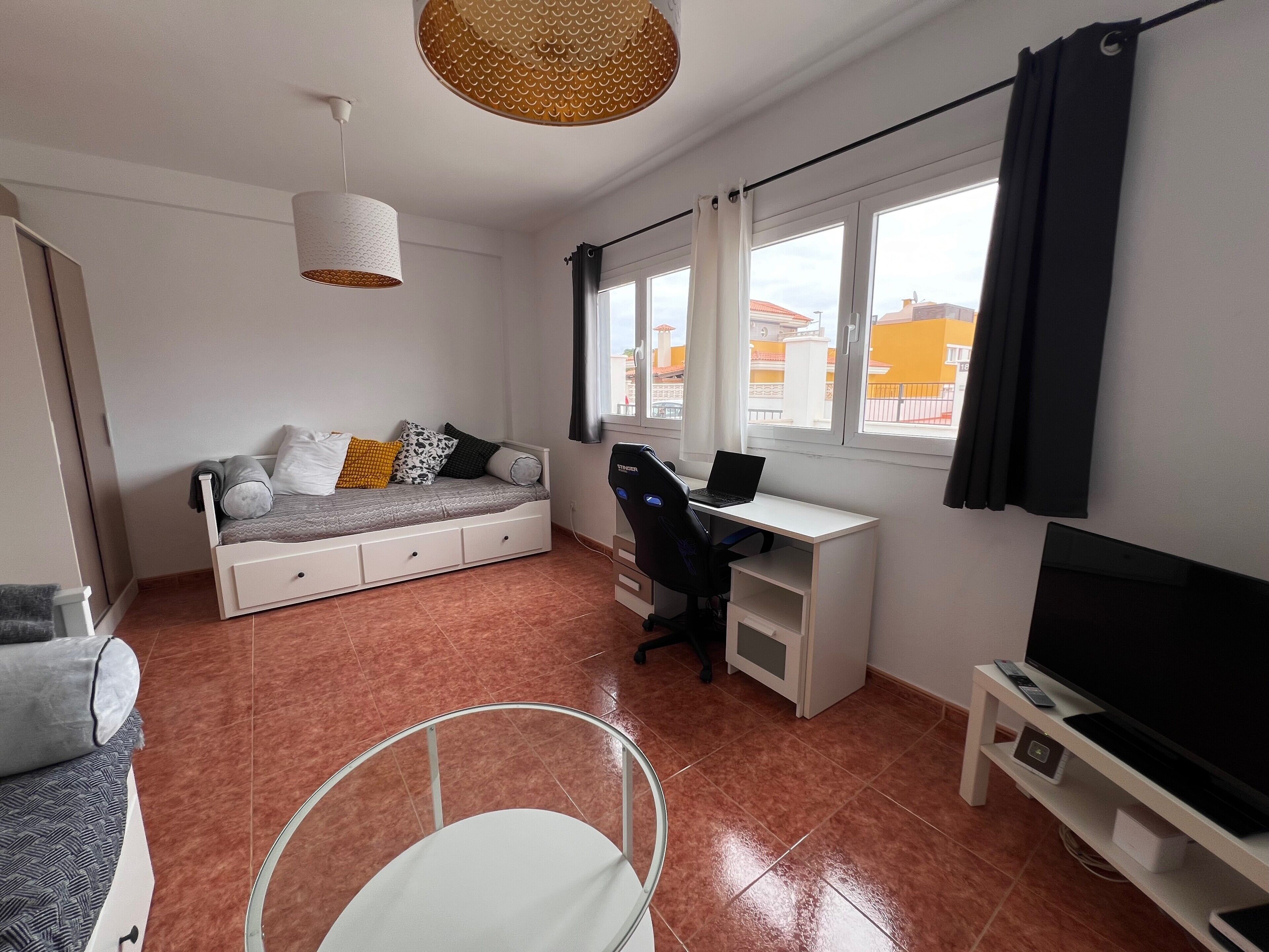 4 habitaciones, tabla de planchar con plancha y wifi gratis 