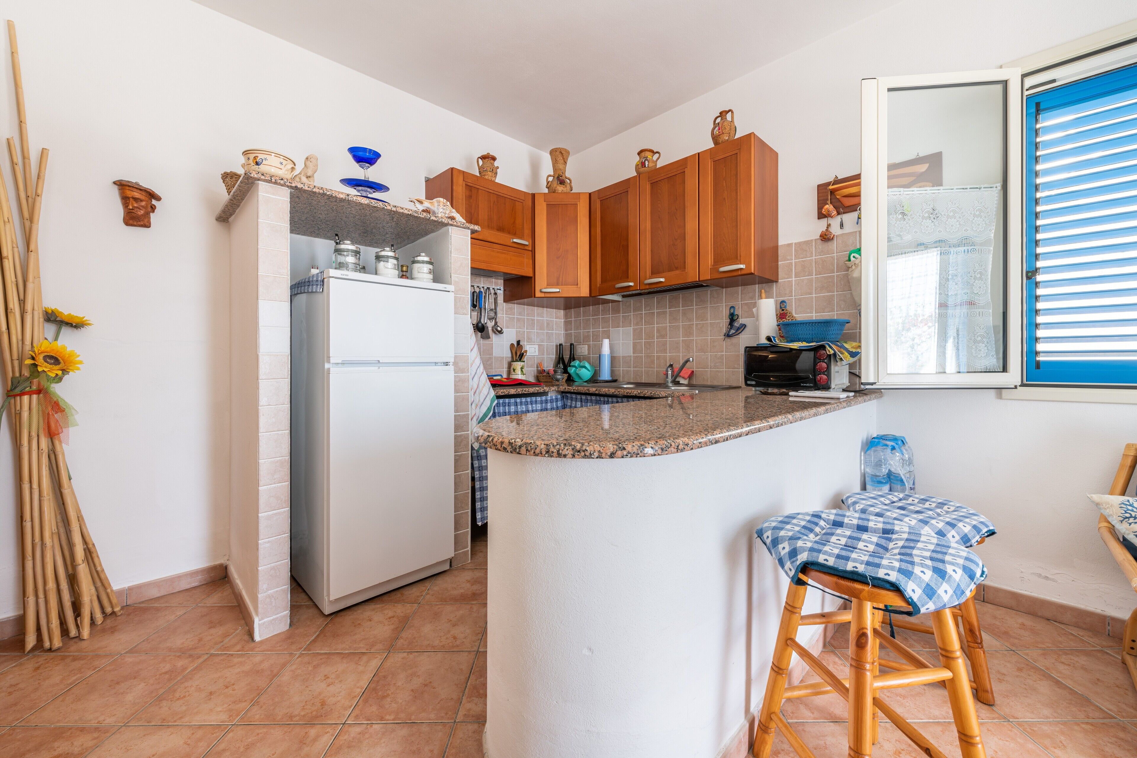 Refrigerador, horno, placa de cocina, cafetera/tetera