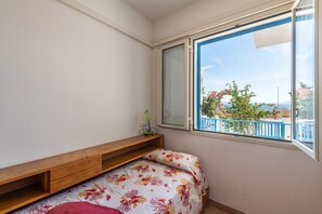 2 slaapkamers, een strijkplank/strijkijzer, beddengoed