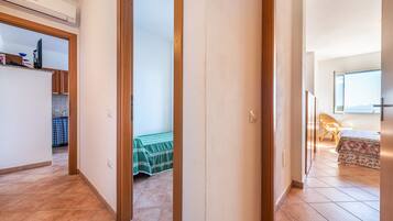 2 bedrooms, iron/ironing board, bed sheets