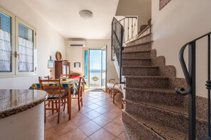 Dining - Holiday Home Casa Vacanze 21 Aprile - 1 with Sea View & Terraces (Calasetta)