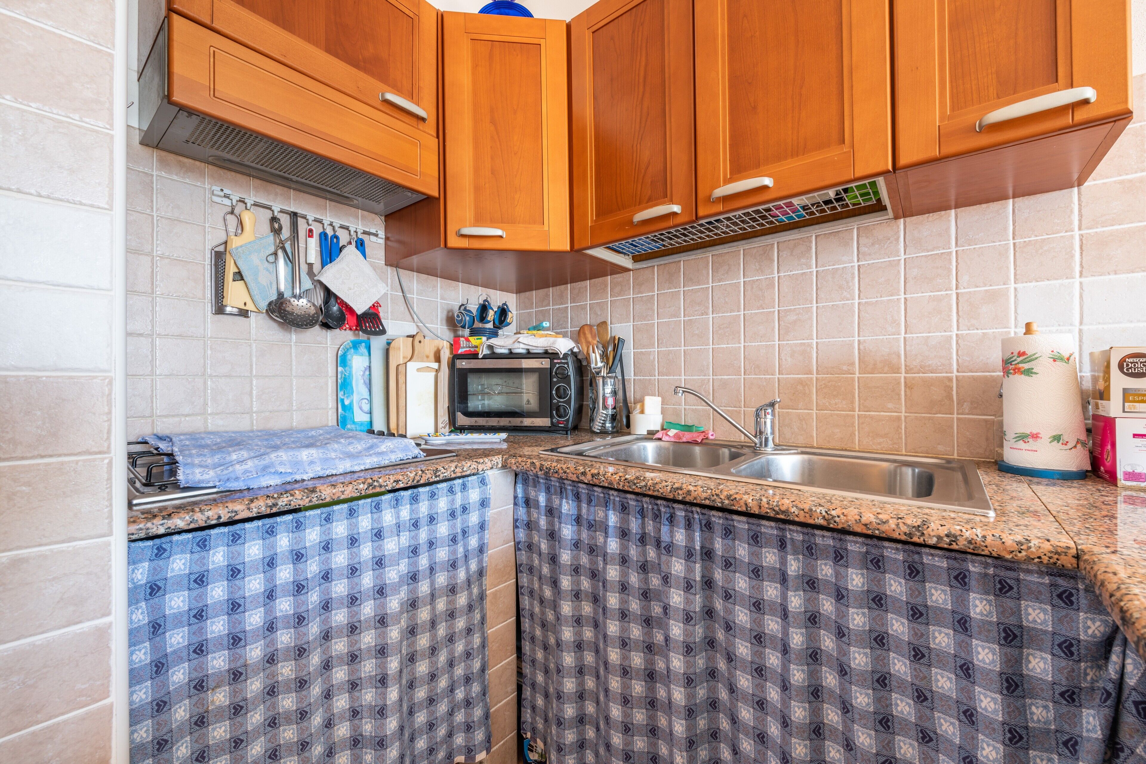 Refrigerador, horno, placa de cocina, cafetera/tetera