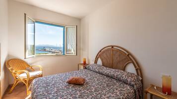 2 bedrooms, iron/ironing board, bed sheets